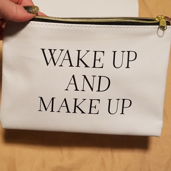 NWT White Vinyl Zip Makeup Bag "Wake Up And Make Up" - Picture 6 of 11